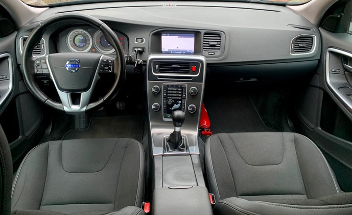 Volvo V60 cena 37999 przebieg: 215000, rok produkcji 2013 z Gniezno małe 781